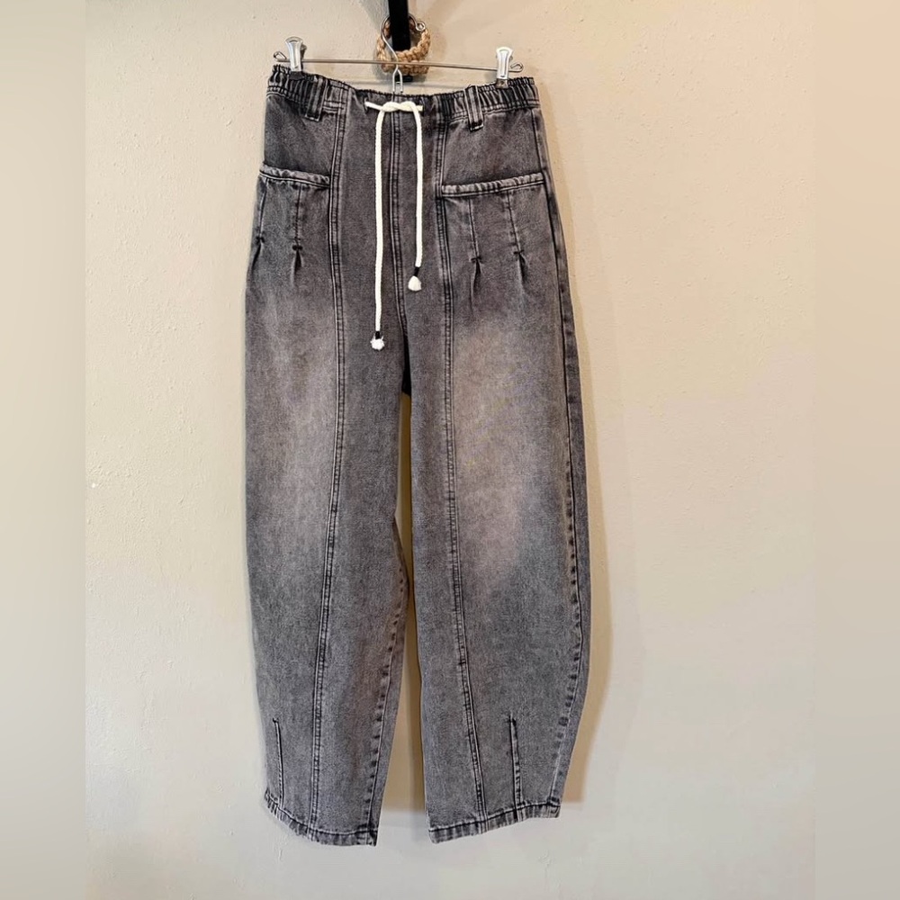 DownEast High-Waisted Barrel Jeans